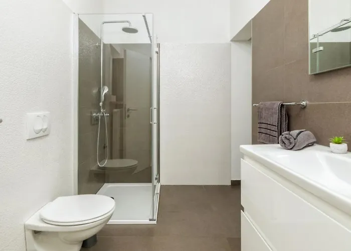 2 By Guide Villa Gajana